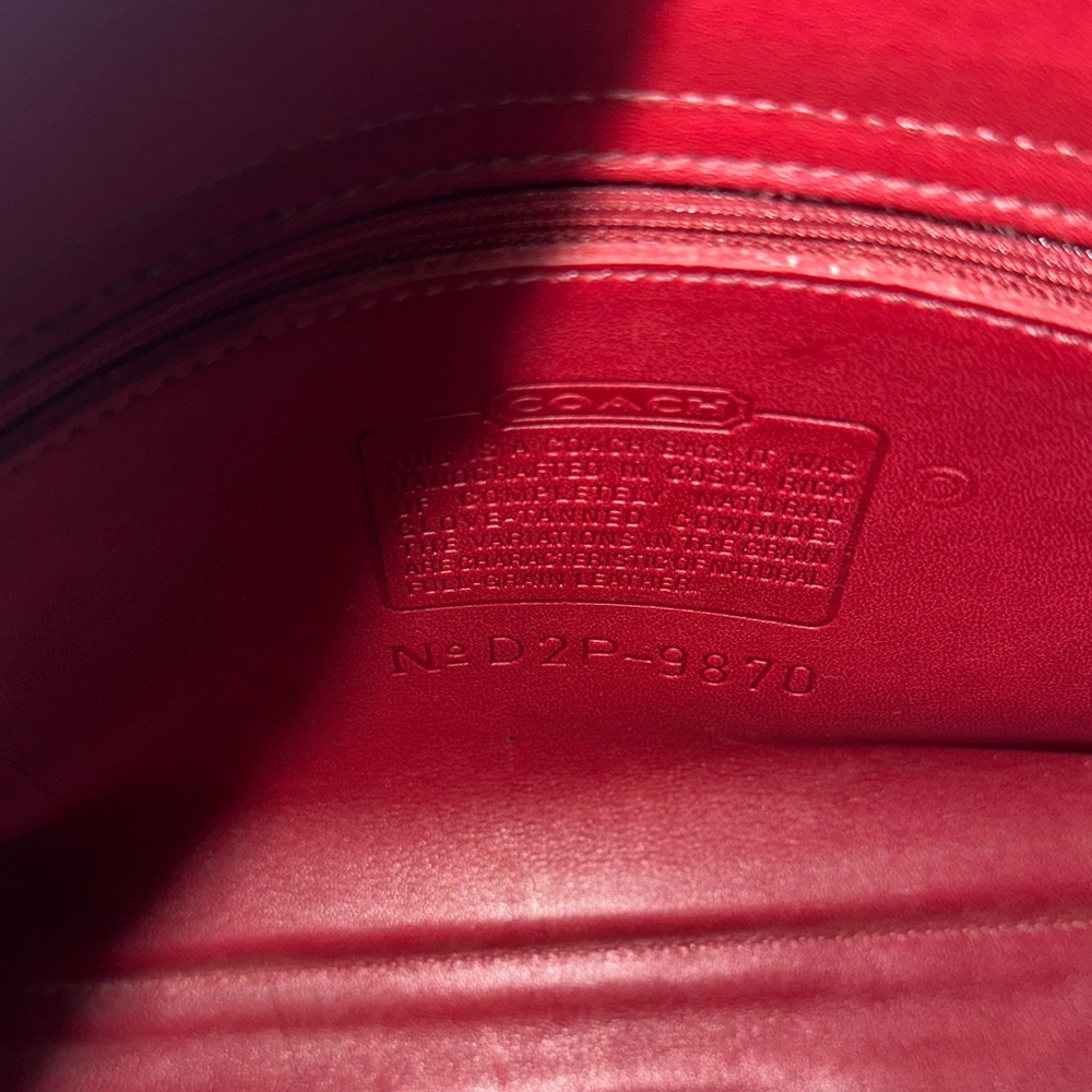 Vintage Coach Court in Red in excellent condition - Picture 8 of 8